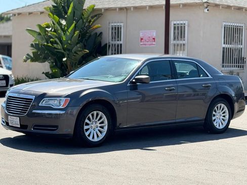 Used 2014 Chrysler 300 RWD image 6
