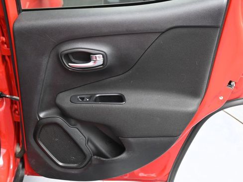 Used 2020 Jeep Renegade Latitude FWD image 15