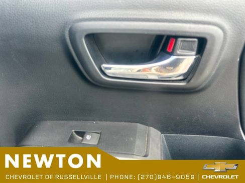 Used 2016 Toyota Tacoma TRD Off-Road w/ Towing Package AWD/4WD image 30