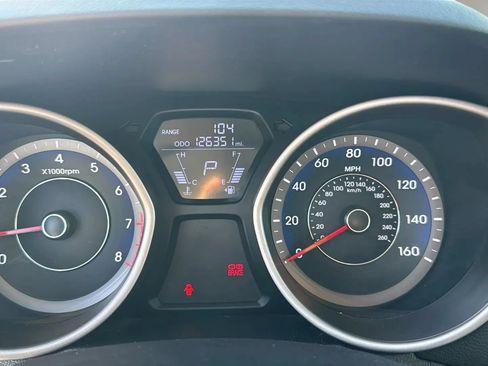 Used 2013 Hyundai Elantra Limited FWD image 18