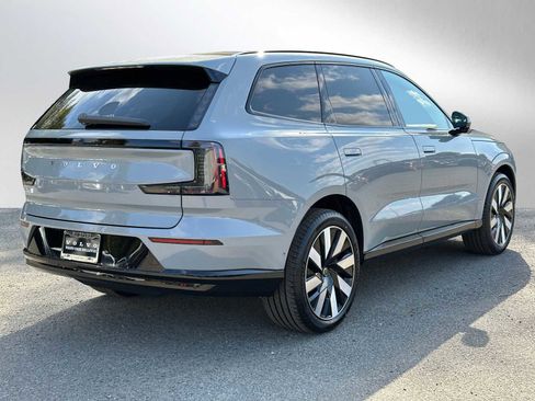 New 2025 Volvo EX90 Plus image 3