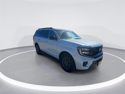 Certified 2025 Ford Expedition Active image 2