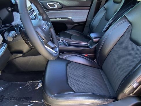 Used 2023 Jeep Compass Latitude image 21