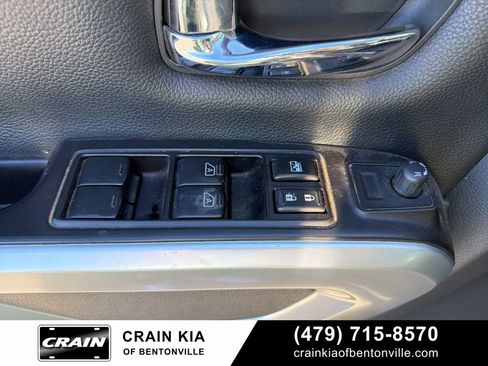 Used 2019 Nissan Titan SV w/ SV Convenience Package image 14