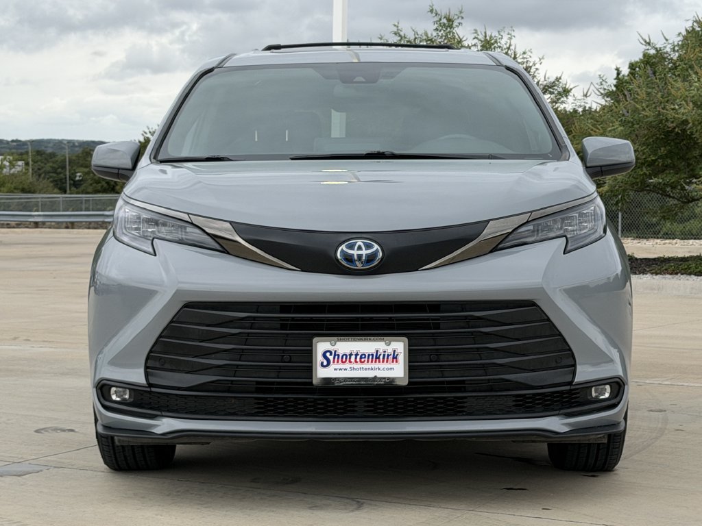 Used 2024 Toyota Sienna XLE Woodland Edition AWD/4WD image 7