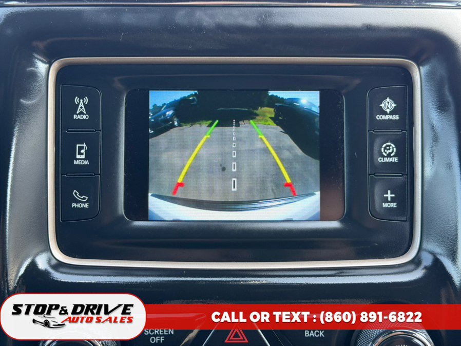 Used 2017 Jeep Grand Cherokee Laredo w/ Quick Order Package 23E AWD/4WD image 12