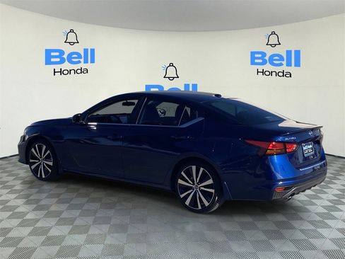 Used 2021 Nissan Altima 2.5 SR w/ SR Premium Package image 3