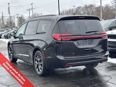 New 2026 Chrysler Pacifica Select image 15
