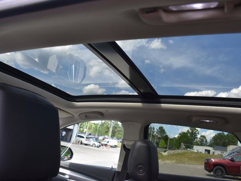 Used 2017 Cadillac XT5 Luxury image 24