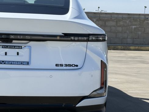 New 2026 Lexus ES 350e FWD image 13