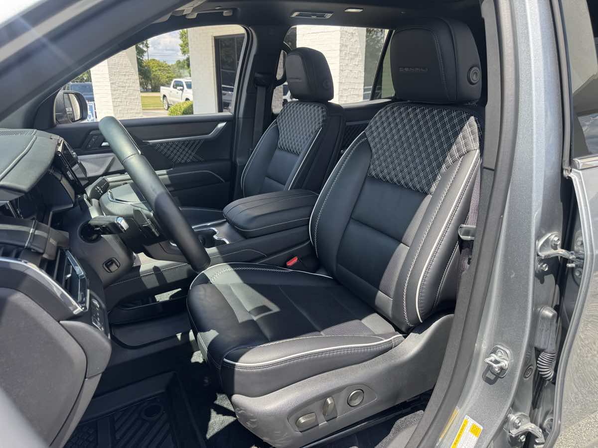 Used 2025 GMC Acadia Denali w/ Super Cruise Package AWD/4WD image 10