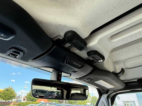 Used 2018 Jeep Wrangler Unlimited Sahara AWD/4WD image 33