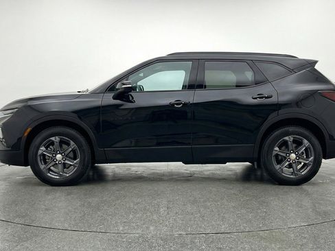 Used 2025 Chevrolet Blazer LT FWD image 5