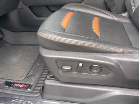 Used 2024 GMC Sierra 1500 AT4 w/ Technology Package AWD/4WD image 9