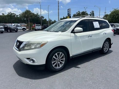 Used 2016 Nissan Pathfinder SL w/ SL Premium Package FWD image 3