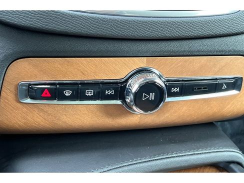 Used 2023 Volvo XC90 B5 Plus image 22