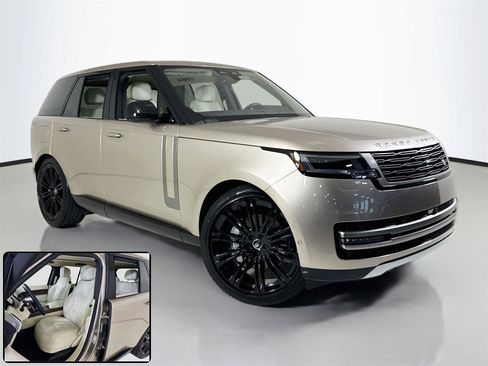 Used 2025 Land Rover Range Rover SE AWD/4WD image 2