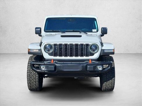 Used 2025 Jeep Gladiator Mojave AWD/4WD image 3