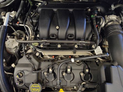 Used 2019 Ford Taurus Limited image 30