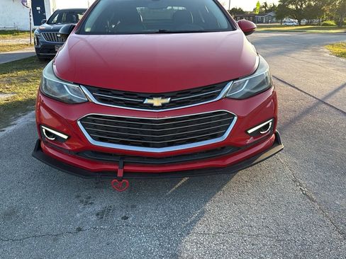Used 2017 Chevrolet Cruze Premier FWD image 2