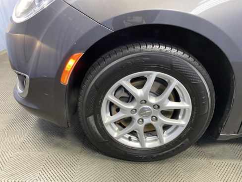 Certified 2020 Chrysler Pacifica Touring-L image 52