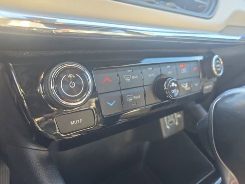 Used 2024 Jeep Compass Limited AWD/4WD image 19