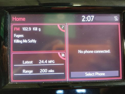 Used 2018 Toyota Camry LE image 25