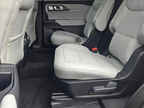 New 2026 Ford Explorer Platinum w/ LUX Leather Package AWD/4WD image 16