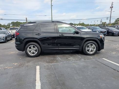 Used 2023 GMC Terrain SLE w/ Driver Convenience Package FWD image 4