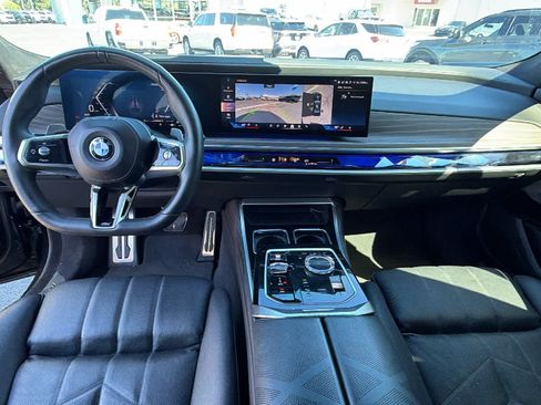 Used 2023 BMW 760i xDrive w/ Executive Package AWD/4WD image 18