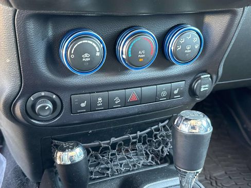 Used 2015 Jeep Wrangler Unlimited Sport w/ Quick Order Package 24S AWD/4WD image 5
