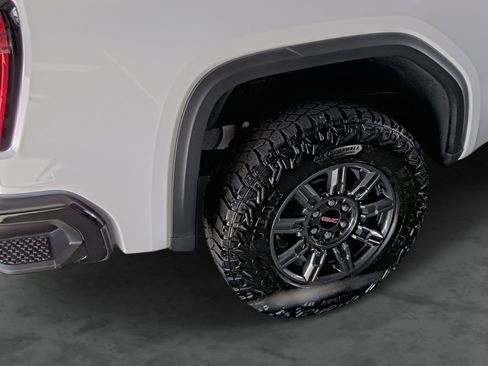 Used 2024 GMC Sierra 1500 AT4X image 13