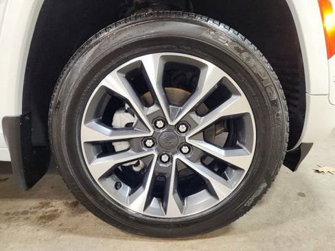 Used 2023 Jeep Grand Cherokee Overland w/ Luxury Tech Group IV image 42