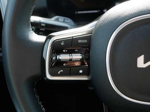 Certified 2025 Kia Sorento S w/ Panoramic Sunroof Package image 31