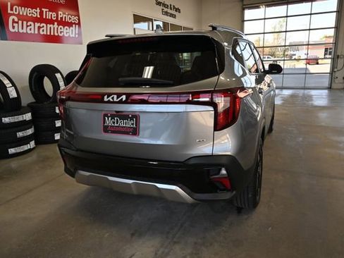 Used 2024 Kia Seltos EX AWD/4WD image 6