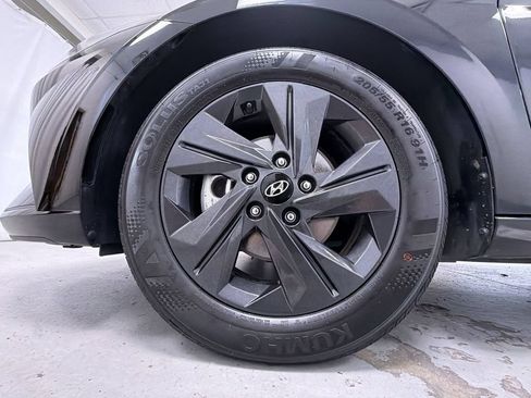 Used 2023 Hyundai Elantra SEL w/ Preferred Accessory Package FWD image 13