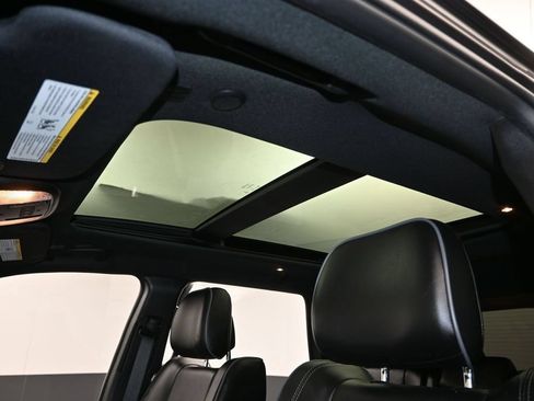 Used 2019 Jeep Grand Cherokee Overland AWD/4WD image 19