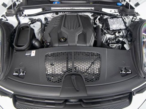 New 2026 Porsche Macan image 41