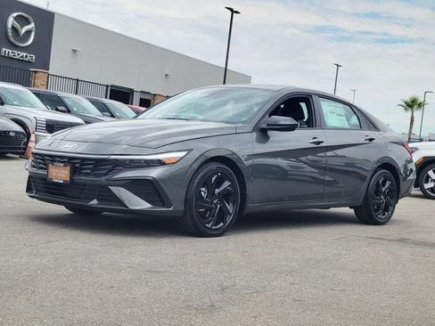 New 2026 Hyundai Elantra SEL Sport FWD image 2