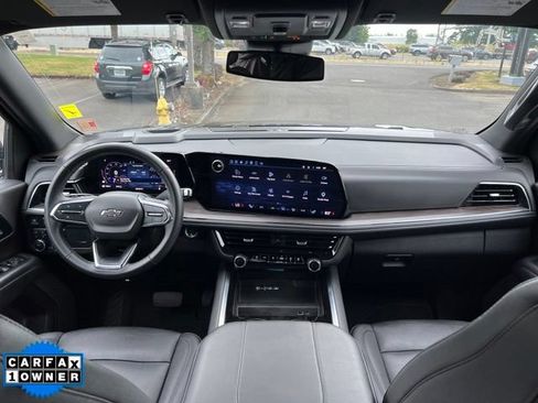 Used 2025 Chevrolet Suburban Z71 AWD/4WD image 15