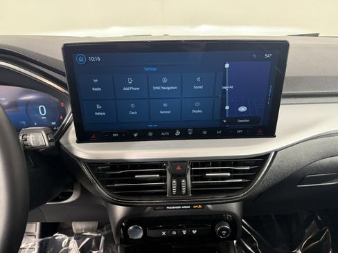 Certified 2025 Ford Escape Platinum image 19