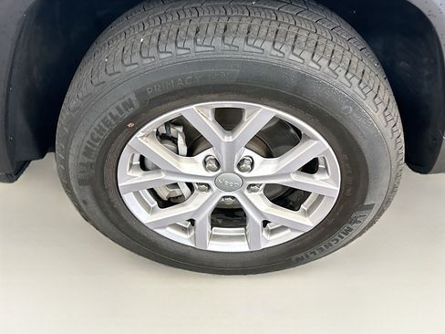 Used 2022 Jeep Grand Cherokee L Limited image 11