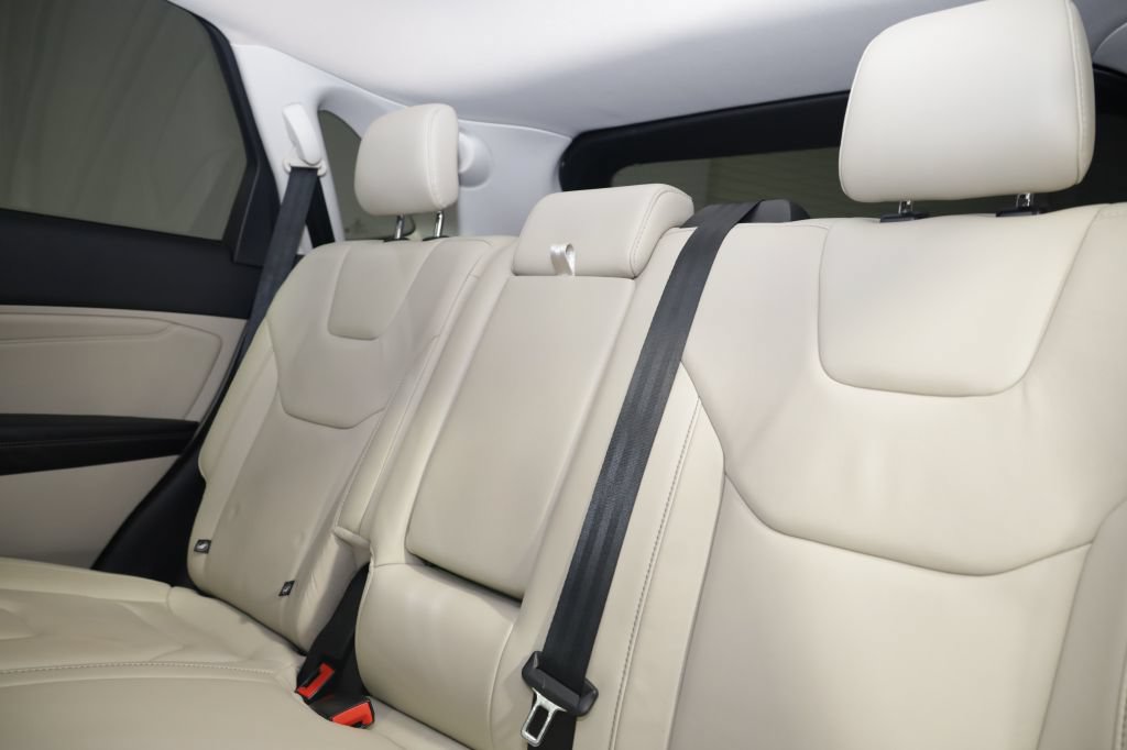 Used 2018 Ford Edge Titanium w/ Technology Package FWD image 21