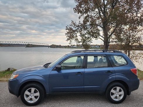 Used 2013 Subaru Forester 2.5X AWD/4WD image 2