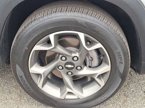 Used 2024 Chevrolet Trax LT w/ Sunroof Package FWD image 9