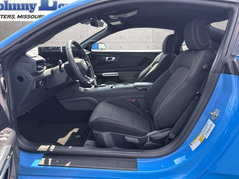 Used 2025 Ford Mustang Coupe RWD image 10