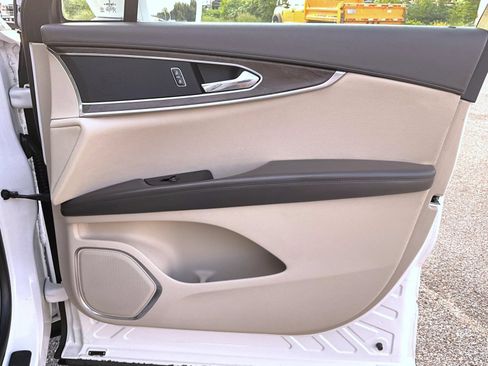 Used 2017 Lincoln MKX Reserve AWD/4WD image 19