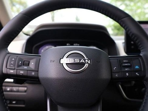 Certified 2025 Nissan Rogue SL w/ Tech Package FWD image 11