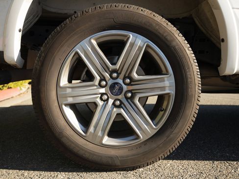 Used 2018 Ford F150 XLT w/ Equipment Group 302A Luxury image 14