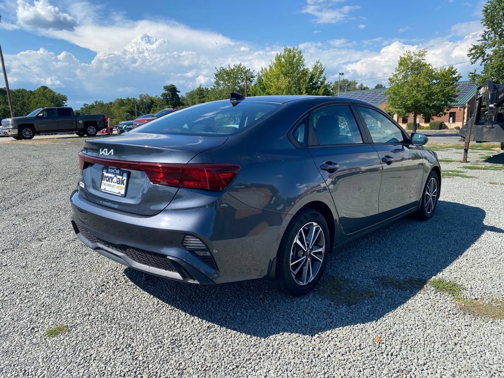 Used 2022 Kia Forte LXS FWD image 3